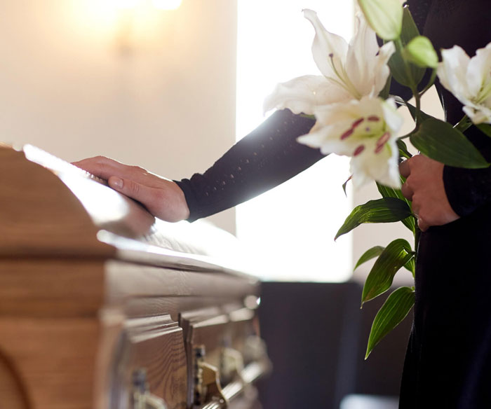 Family run Funeral Directors based in Totnes Devon for Cremation and Burial Funerals, covering Torquay, Newton Abbot, Exeter, Brixham, Paignton, South Devon and South Hams Cremation Newton Abbot, Cremation Torquay, Cremation Brixham, Cremation Ashburton, Cremation South Hams, allwood Cremation Totnes
