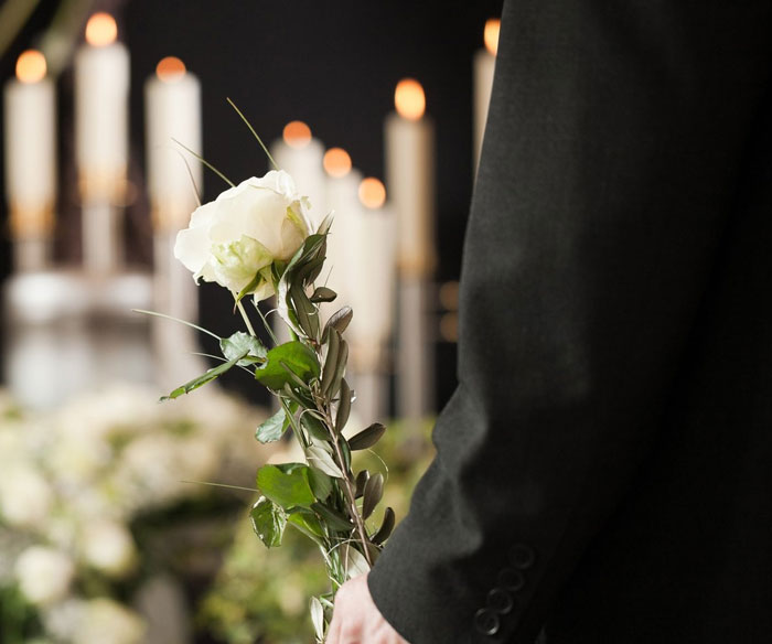 Family run Funeral Directors based in Totnes Devon for Green Funerals and Burial Funerals, covering Torquay, Newton Abbot, Exeter, Brixham, Paignton, South Devon and South Hams Green Funerals Newton Abbot, Green Funerals Torquay, Green Funerals Brixham, Green Funerals Ashburton, Green Funerals South Hams, allwood Green Funerals Totnes